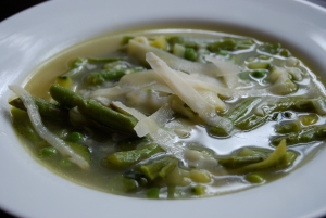 Asparagus and courgette soup